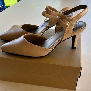 Lifestride Grace Pumps 8 1/2 NWT Beige Eco-microsuede